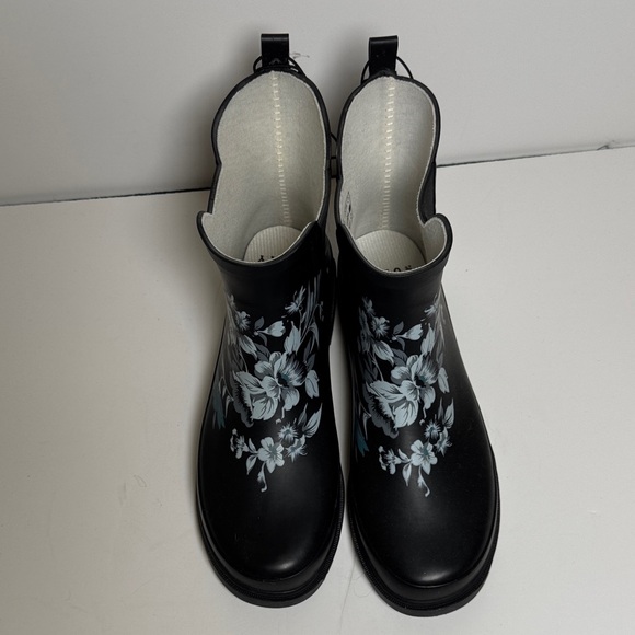 NORTY NWT Women's Black Blue Floral Ankle Rain Boots Treaded Slip On Size 9 - Picture 2 of 10